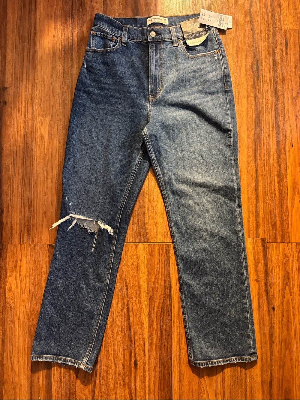 NWT Abercrombie & Fitch Ultra High Rise Straight Jeans Distressed Size 27 BNWT